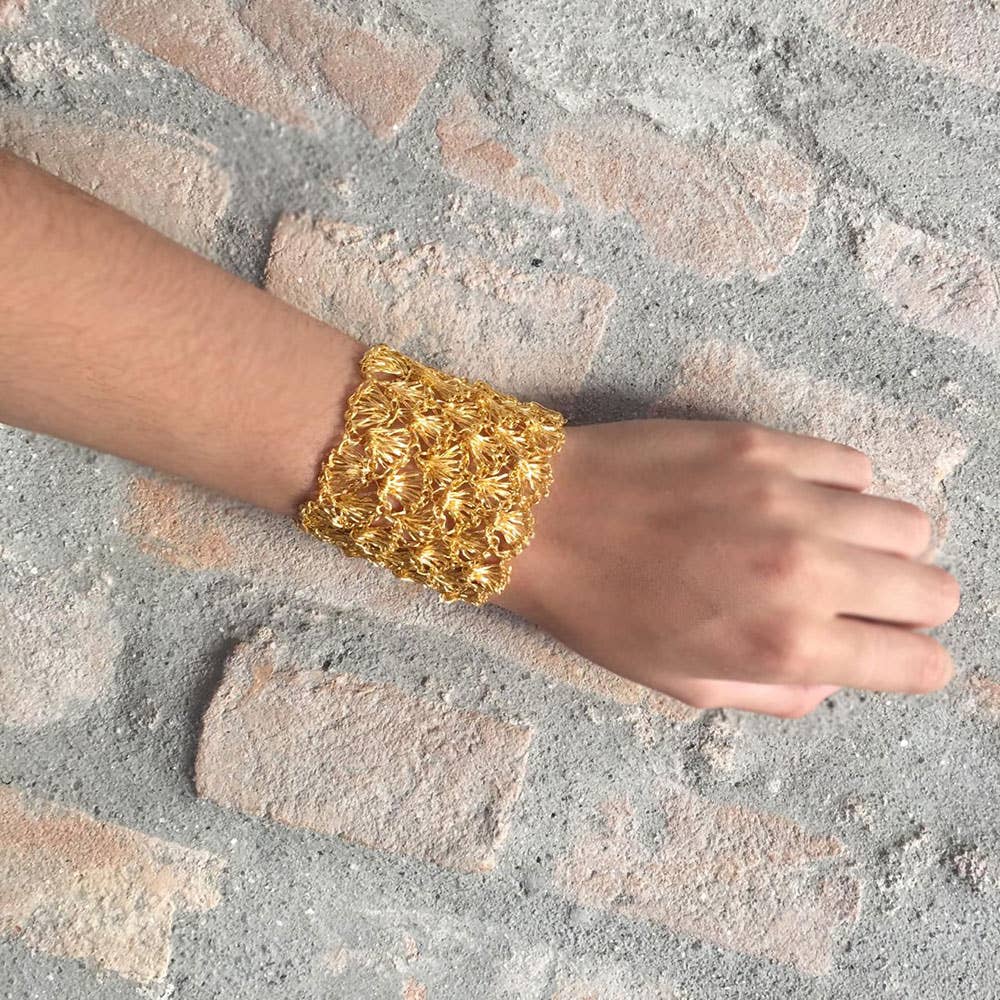 Gold Shells Maxi Bracelet. 2 of 3.