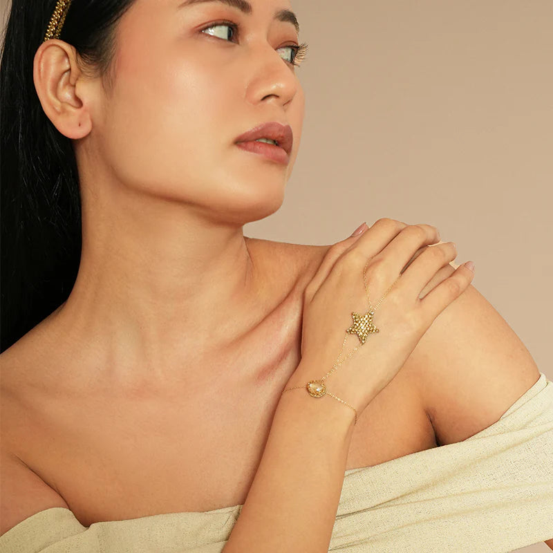 Loris Star Hand Chain Bracelet - Gold