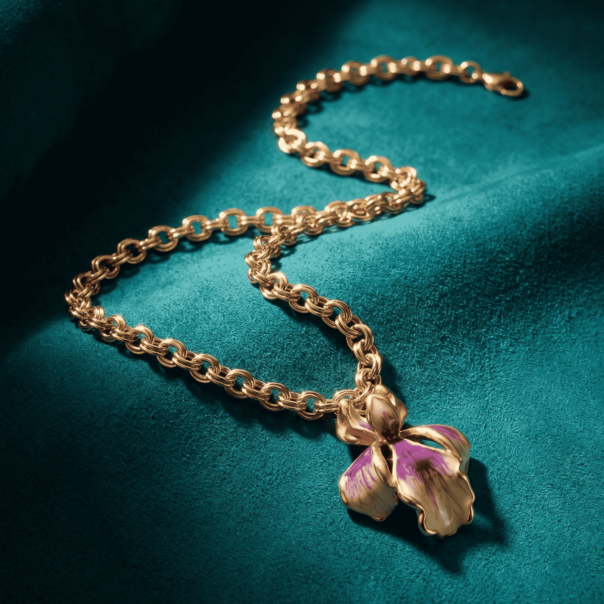 Iris Pendant Necklace - Violet & White