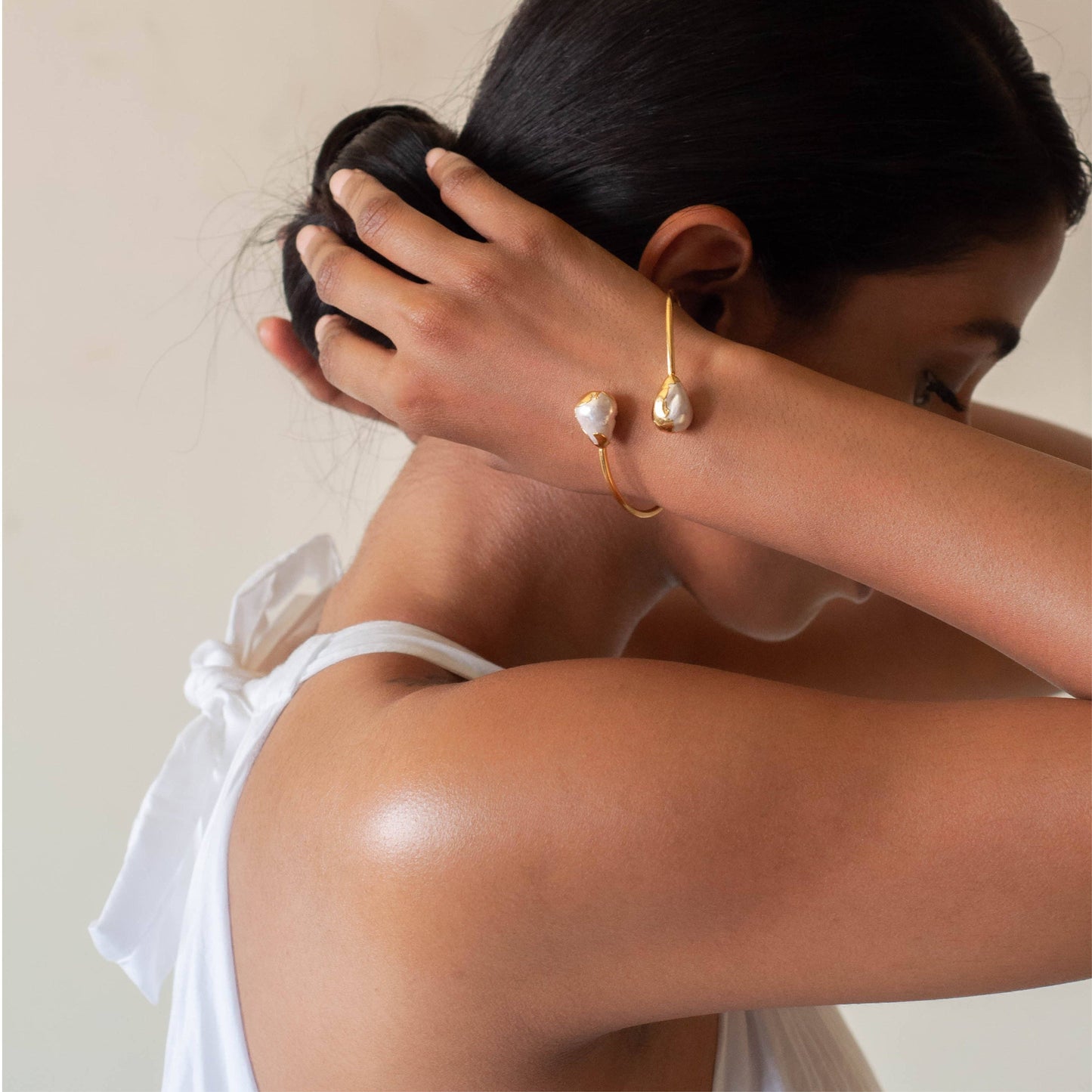 Riva Baroque Pearl and Gold Bracelet. 2 of 4.