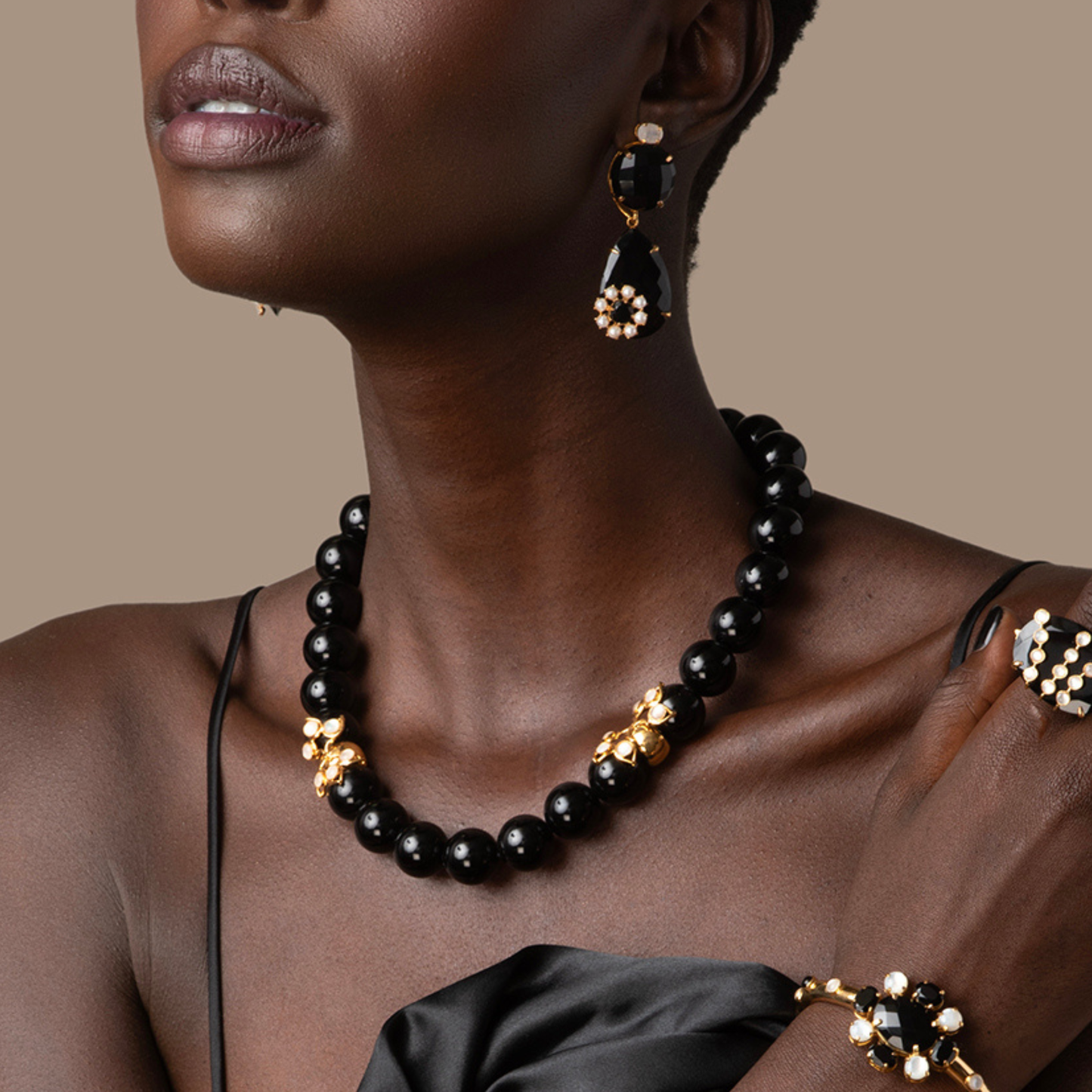 Mona Necklace - Onyx & Mother of Pearl