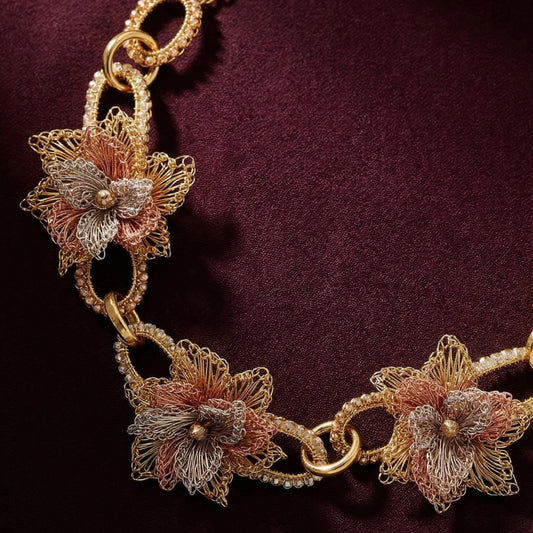Rose Links Necklace - Gold Trio